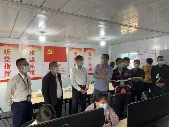 市交通運輸局副局長徐煒赴龍崗區(qū)平湖南綜合接駁站調(diào)研.jpg